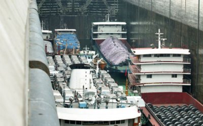 三峽永久性船閘閘門(mén)